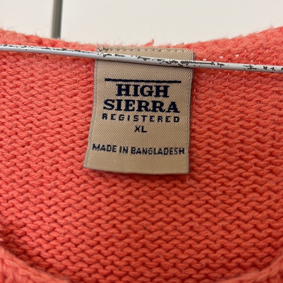 Tank sweater with front center design - Picture 4 of 4